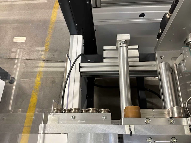 Machine voor assemblage mondmaskers - afbeelding 7 van  29
