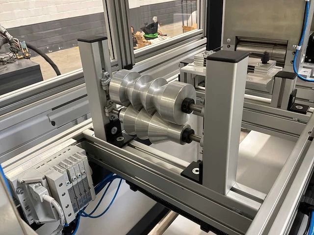 Machine voor assemblage mondmaskers - afbeelding 14 van  29