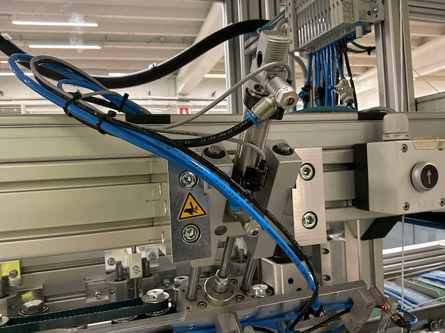 Machine voor assemblage mondmaskers - afbeelding 11 van  27