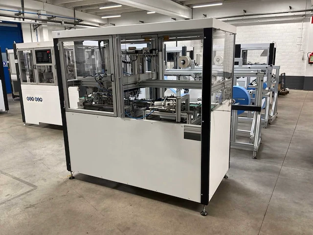 Machine voor assemblage mondmaskers - afbeelding 1 van  27
