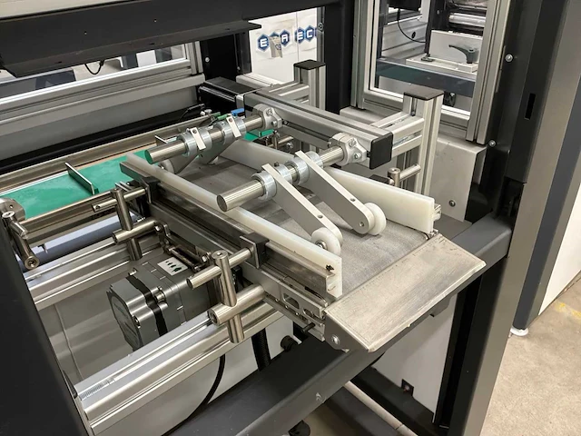 Machine voor assemblage mondmaskers - afbeelding 2 van  28