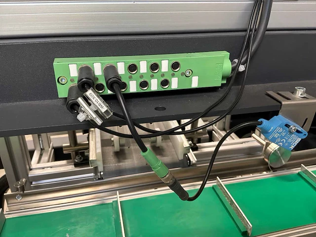 Machine voor assemblage mondmaskers - afbeelding 7 van  28