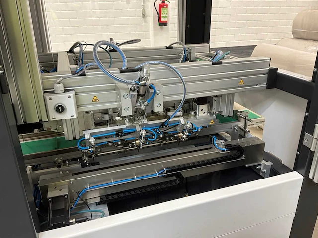 Machine voor assemblage mondmaskers - afbeelding 9 van  28