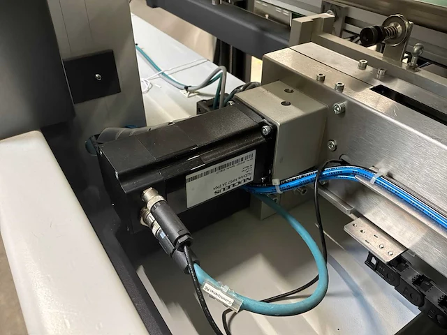 Machine voor assemblage mondmaskers - afbeelding 10 van  28