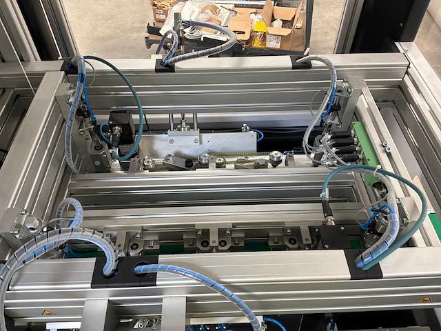 Machine voor assemblage mondmaskers - afbeelding 17 van  28