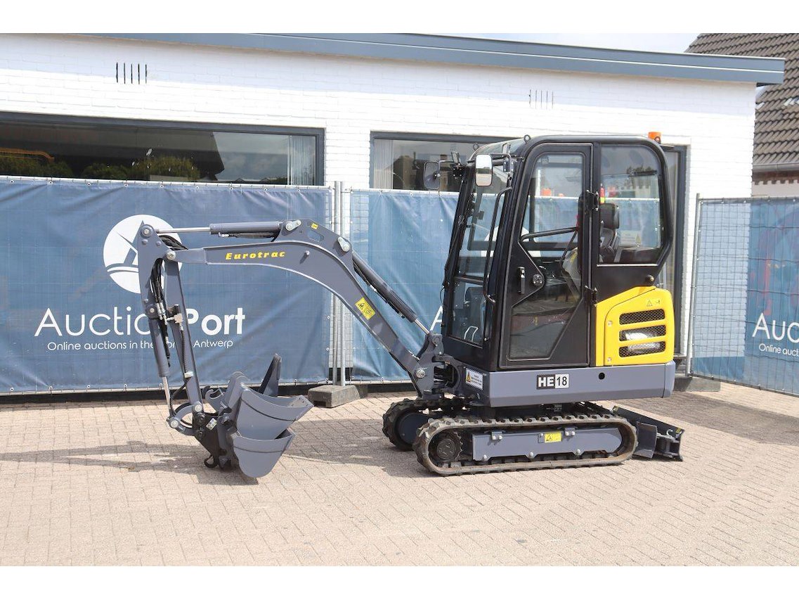 Machines - minigravers - heftrucks - aanbouwdelen - uitrusting