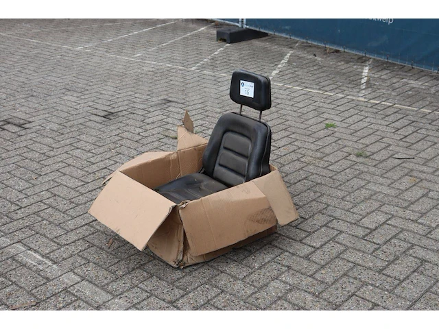 Machinestoel met hoofdstuen - afbeelding 1 van  1