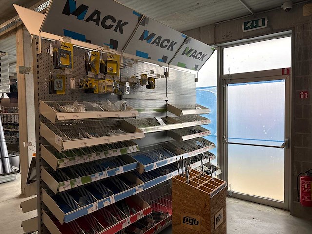 Mack divers aannemersmateriaal - afbeelding 1 van  14