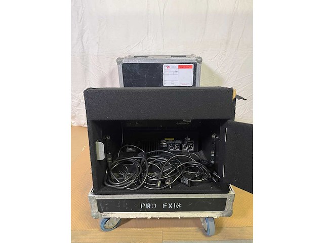 Mackie profx16 analog mixer rack - afbeelding 9 van  10