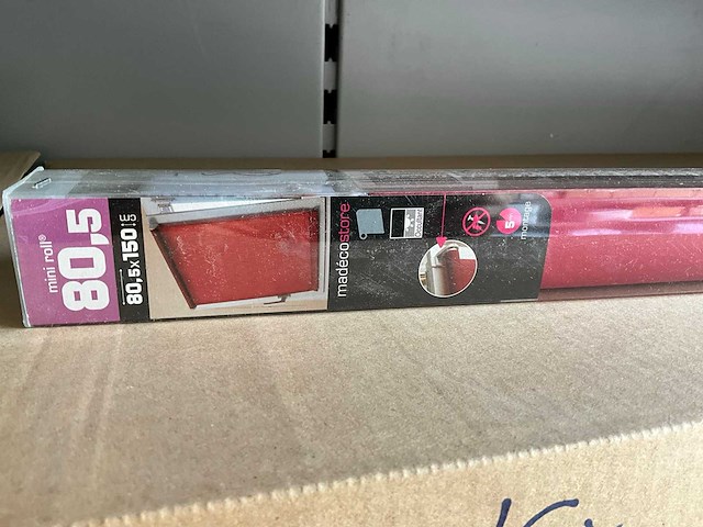 Madeco mini roll rolgordijn verduisterend 80,5 x 150 cm hoog donker roze (16x) - afbeelding 2 van  5