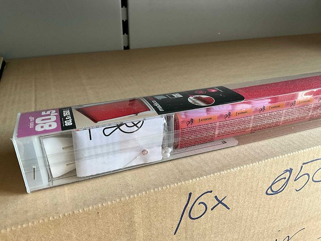Madeco mini roll rolgordijn verduisterend 80,5 x 150 cm hoog donker roze (16x) - afbeelding 4 van  5