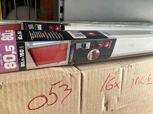 Madeco mini roll rolgordijn verduisterend 80,5 x 150 cm hoog wit (16x) - afbeelding 1 van  4