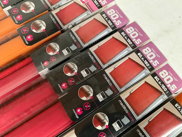 Madeco mix kavel diverse maten en kleuren rolgordijnen - afbeelding 3 van  9