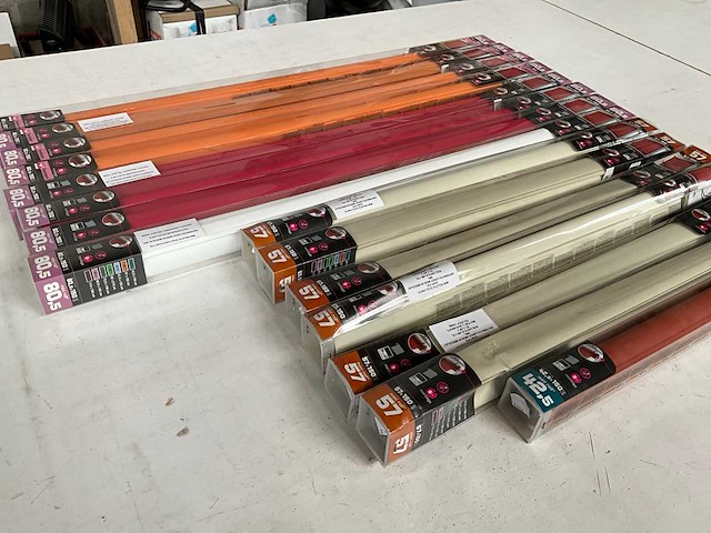 Madeco mix kavel diverse maten en kleuren rolgordijnen - afbeelding 6 van  9