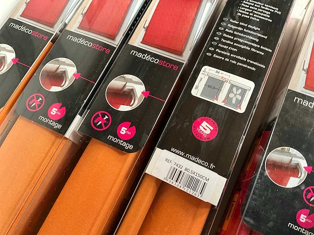 Madeco mix kavel diverse maten en kleuren rolgordijnen - afbeelding 9 van  9
