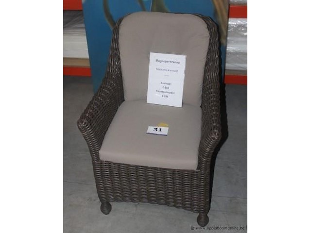 Madoera armstoel inclusief 2 kussens taupe - afbeelding 1 van  1