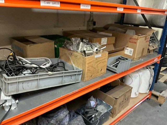 Magazijn-legbordstelling met inhoud - afbeelding 7 van  7