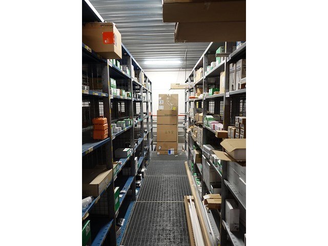 Magazijninrichting met verdiep - afbeelding 2 van  15