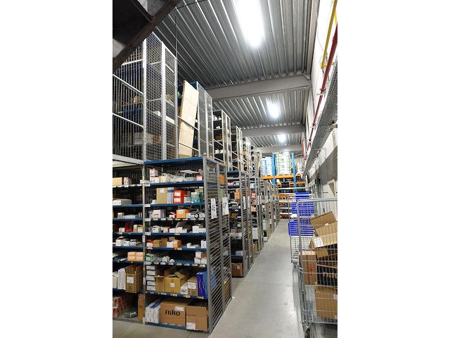 Magazijninrichting met verdiep - afbeelding 9 van  15