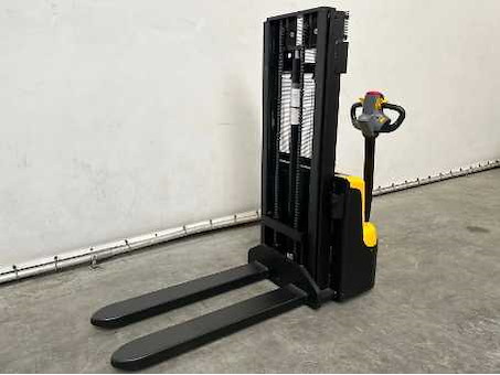 Magazijninventaris, machines, reinigingsmachines & intern transport