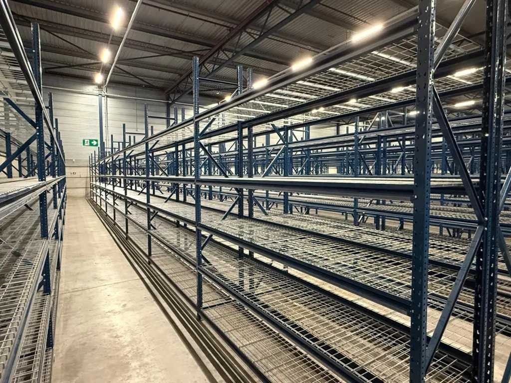 Magazijninventaris, machines, reinigingsmachines & intern transport