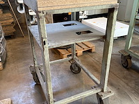 Magazijnkar met houten platen - afbeelding 1 van  2