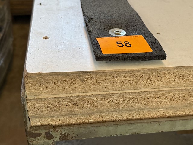 Magazijnkar met houten platen - afbeelding 2 van  2