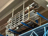 Magazijnkar met inhoud (3x) - afbeelding 2 van  4
