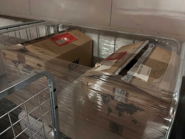 Magazijnkarren met onderdelen voor rolbruggen (3x) - afbeelding 1 van  1