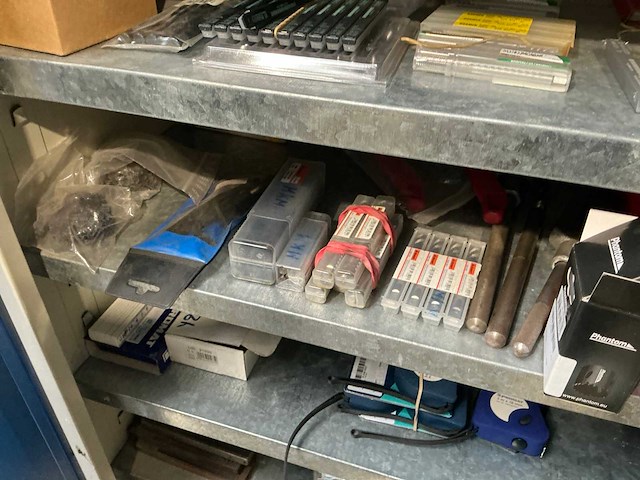 Magazijnkast met inhoud (2x) - afbeelding 8 van  22