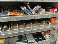 Magazijnkast met inhoud (2x) - afbeelding 11 van  22