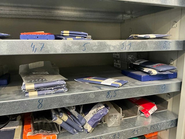 Magazijnkast met inhoud (2x) - afbeelding 13 van  22