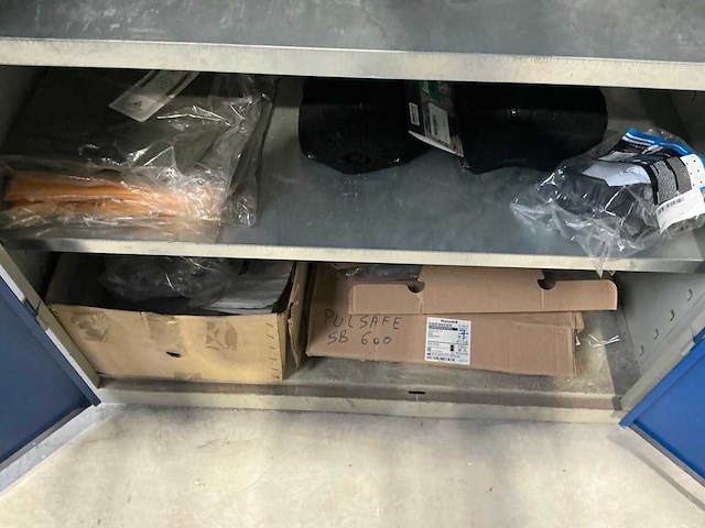 Magazijnkast met inhoud (2x) - afbeelding 17 van  22