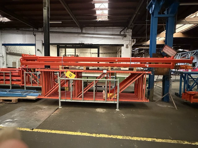 Magazijnrek +- 32 meter rek te combineren - afbeelding 1 van  5