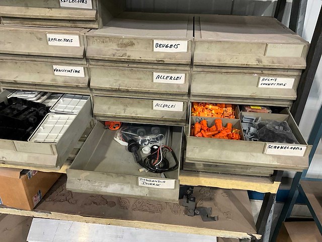 Magazijnrek met inhoud (4x) - afbeelding 5 van  7