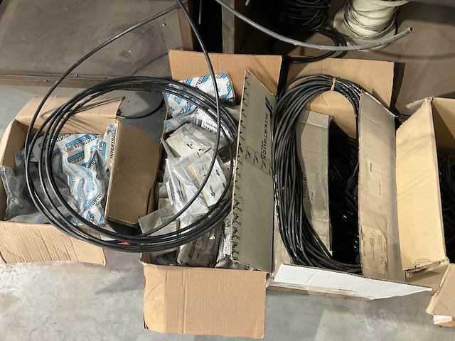 Magazijnrek met inhoud (4x) - afbeelding 7 van  7