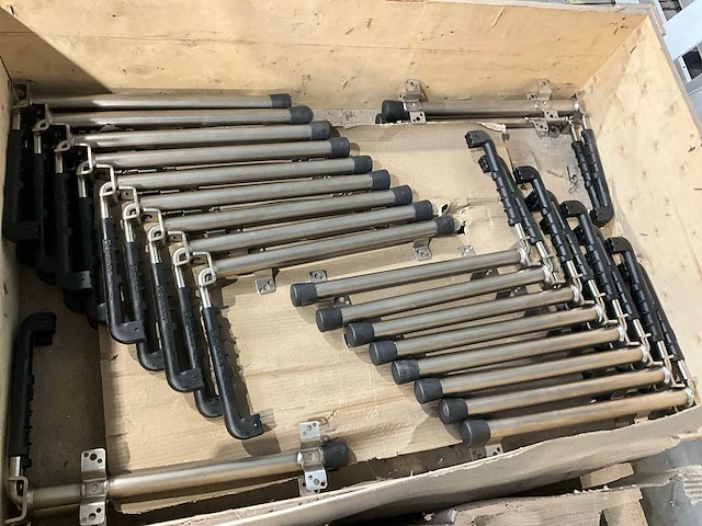 Magazijnrek met inhoud rvs profielen - afbeelding 4 van  5