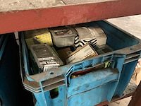 Magazijnrek met inhoud - afbeelding 6 van  10