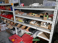 Magazijnrek met inhoud - afbeelding 2 van  9