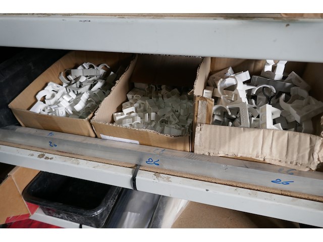 Magazijnrek met inhoud - afbeelding 3 van  9