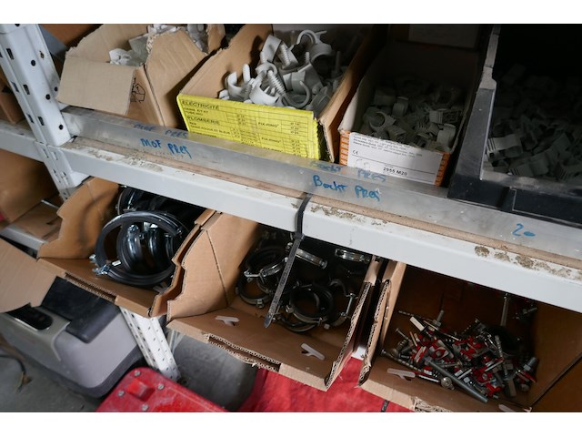 Magazijnrek met inhoud - afbeelding 4 van  9