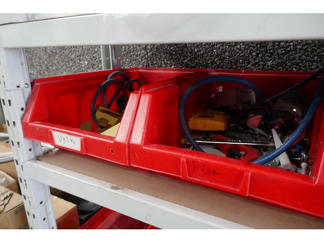 Magazijnrek met inhoud - afbeelding 8 van  9