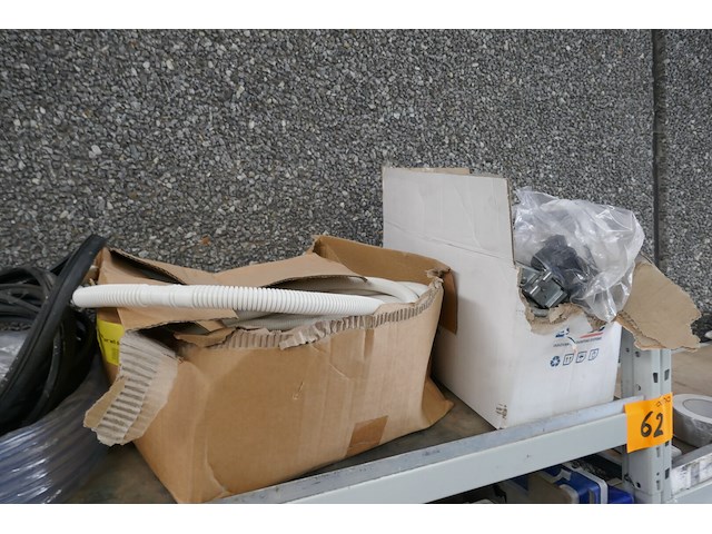 Magazijnrek met inhoud - afbeelding 9 van  9