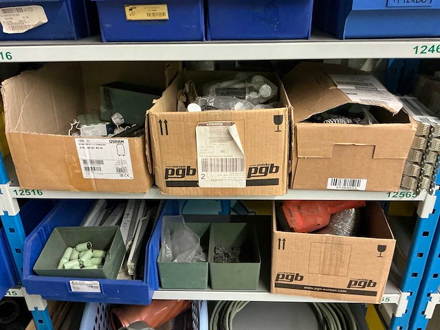 Magazijnrek met inhoud - afbeelding 3 van  17