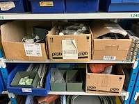 Magazijnrek met inhoud - afbeelding 3 van  17