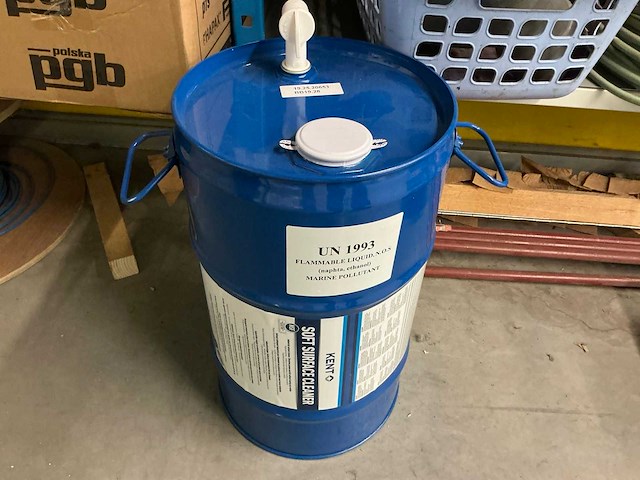 Magazijnrek met inhoud - afbeelding 5 van  17