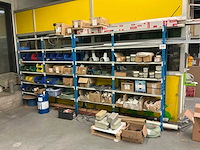 Magazijnrek met inhoud - afbeelding 1 van  17