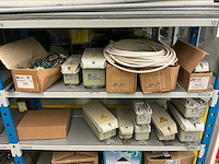 Magazijnrek met inhoud - afbeelding 10 van  17