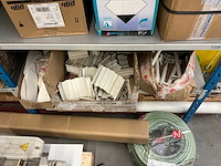 Magazijnrek met inhoud - afbeelding 12 van  17