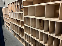 Magazijnrek met inhoud - afbeelding 2 van  9